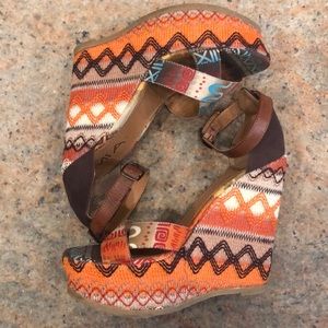 MIA patterned wedge heel